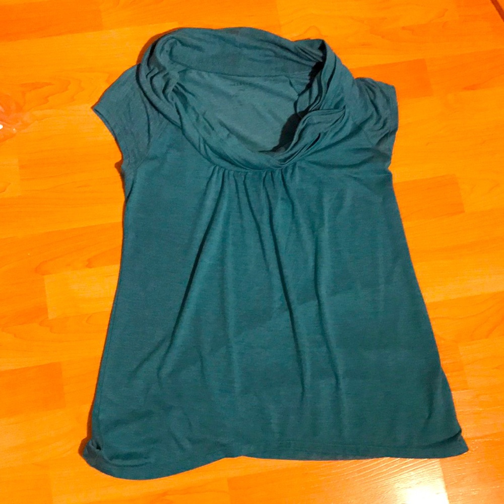 EUC Deletta flowy t shirt in size small
